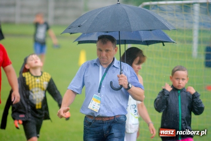 Zdjęcie w galerii na portalu naszraciborz.pl: Tworków Cup 2016: Ulewny deszcz utrudniał tworkowski turniej. Raciborska Unia na podium wiadomości z regionu
