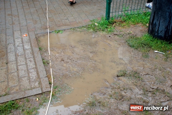 Zdjęcie w galerii na portalu naszraciborz.pl: Tworków Cup 2016: Ulewny deszcz utrudniał tworkowski turniej. Raciborska Unia na podium wiadomości z regionu