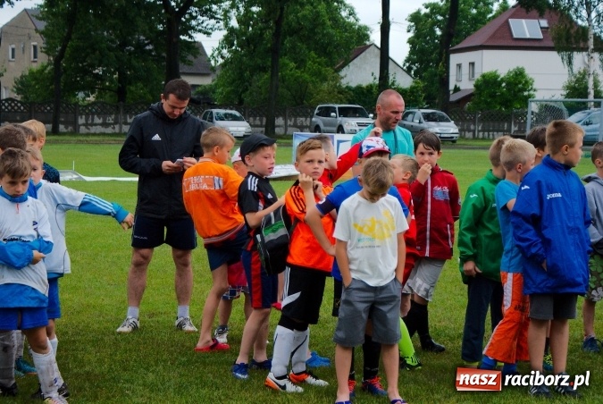 Zdjęcie w galerii na portalu naszraciborz.pl: Tworków Cup 2016: Ulewny deszcz utrudniał tworkowski turniej. Raciborska Unia na podium wiadomości z regionu