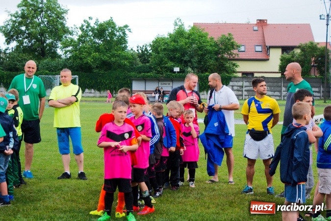 Zdjęcie w galerii na portalu naszraciborz.pl: Tworków Cup 2016: Ulewny deszcz utrudniał tworkowski turniej. Raciborska Unia na podium wiadomości z regionu