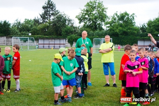 Zdjęcie w galerii na portalu naszraciborz.pl: Tworków Cup 2016: Ulewny deszcz utrudniał tworkowski turniej. Raciborska Unia na podium wiadomości z regionu