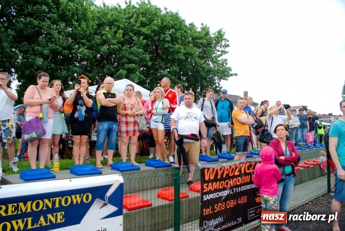 Zdjęcie w galerii na portalu naszraciborz.pl: Tworków Cup 2016: Ulewny deszcz utrudniał tworkowski turniej. Raciborska Unia na podium wiadomości z regionu
