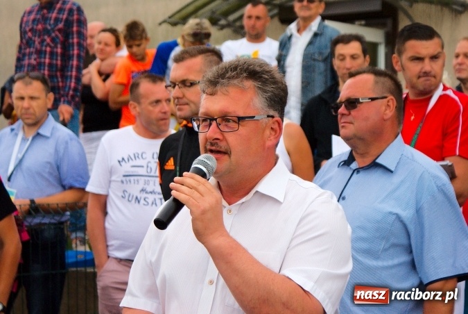 Zdjęcie w galerii na portalu naszraciborz.pl: Tworków Cup 2016: Ulewny deszcz utrudniał tworkowski turniej. Raciborska Unia na podium wiadomości z regionu