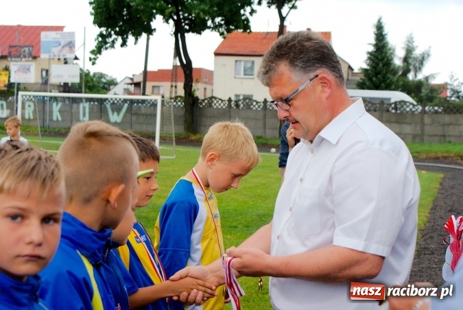 Zdjęcie w galerii na portalu naszraciborz.pl: Tworków Cup 2016: Ulewny deszcz utrudniał tworkowski turniej. Raciborska Unia na podium wiadomości z regionu