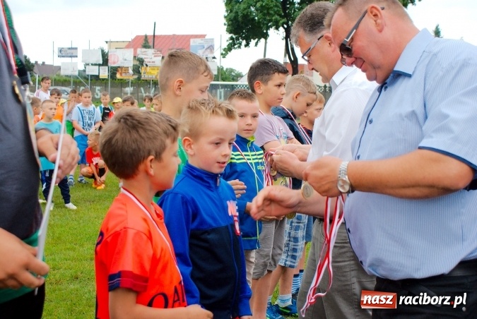 Zdjęcie w galerii na portalu naszraciborz.pl: Tworków Cup 2016: Ulewny deszcz utrudniał tworkowski turniej. Raciborska Unia na podium wiadomości z regionu