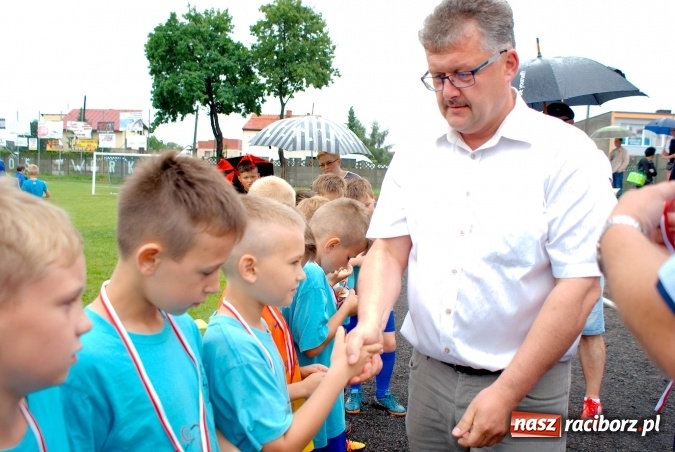 Zdjęcie w galerii na portalu naszraciborz.pl: Tworków Cup 2016: Ulewny deszcz utrudniał tworkowski turniej. Raciborska Unia na podium wiadomości z regionu