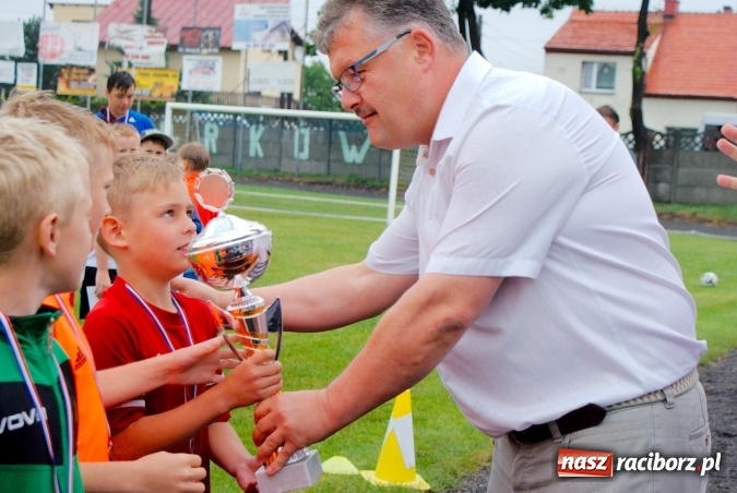 Zdjęcie w galerii na portalu naszraciborz.pl: Tworków Cup 2016: Ulewny deszcz utrudniał tworkowski turniej. Raciborska Unia na podium wiadomości z regionu