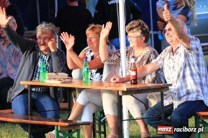 Zdjęcie w galerii na portalu naszraciborz.pl: Deszczowy festyn rodzinny w Kornowacu wiadomości z regionu