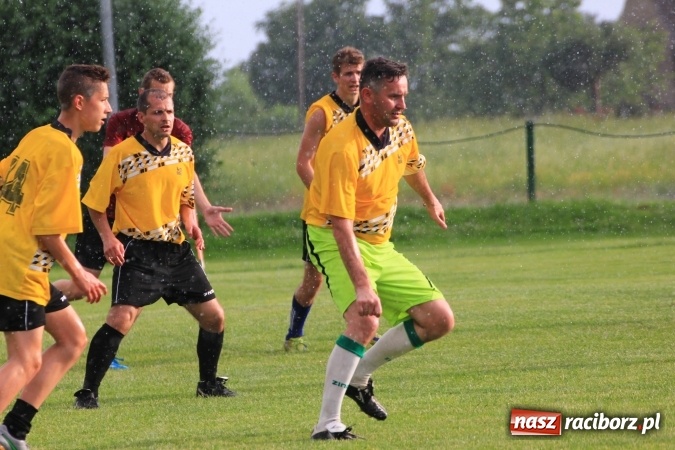 Zdjęcie w galerii na portalu naszraciborz.pl: Deszczowy festyn rodzinny w Kornowacu wiadomości z regionu