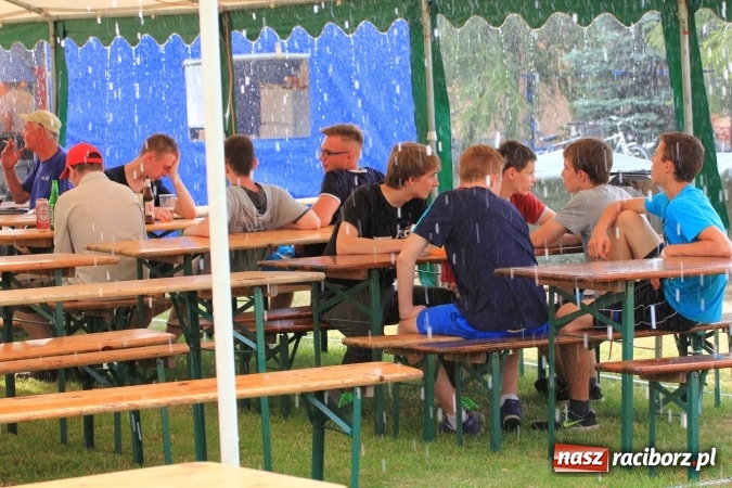 Zdjęcie w galerii na portalu naszraciborz.pl: Deszczowy festyn rodzinny w Kornowacu wiadomości z regionu
