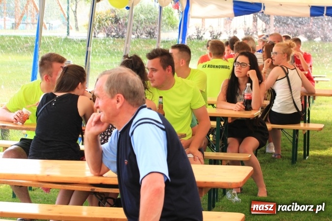 Zdjęcie w galerii na portalu naszraciborz.pl: Deszczowy festyn rodzinny w Kornowacu wiadomości z regionu
