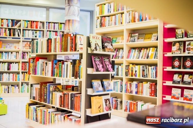 Zdjęcie w galerii na portalu naszraciborz.pl: Bookszpan – moda na książkę coraz większa! wiadomości z regionu