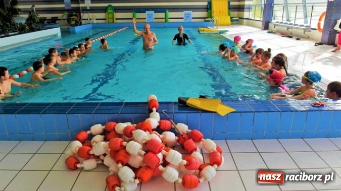 Zdjęcie w galerii na portalu naszraciborz.pl: Już pływam! Nauka pływania dla uczniów szkoły w Kuźni Raciborskiej  wiadomości z regionu