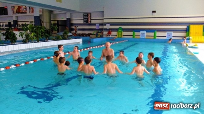 Zdjęcie w galerii na portalu naszraciborz.pl: Już pływam! Nauka pływania dla uczniów szkoły w Kuźni Raciborskiej  wiadomości z regionu