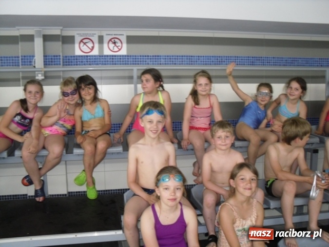 Zdjęcie w galerii na portalu naszraciborz.pl: Już pływam! Nauka pływania dla uczniów szkoły w Kuźni Raciborskiej  wiadomości z regionu