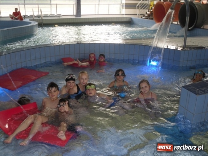 Zdjęcie w galerii na portalu naszraciborz.pl: Już pływam! Nauka pływania dla uczniów szkoły w Kuźni Raciborskiej  wiadomości z regionu