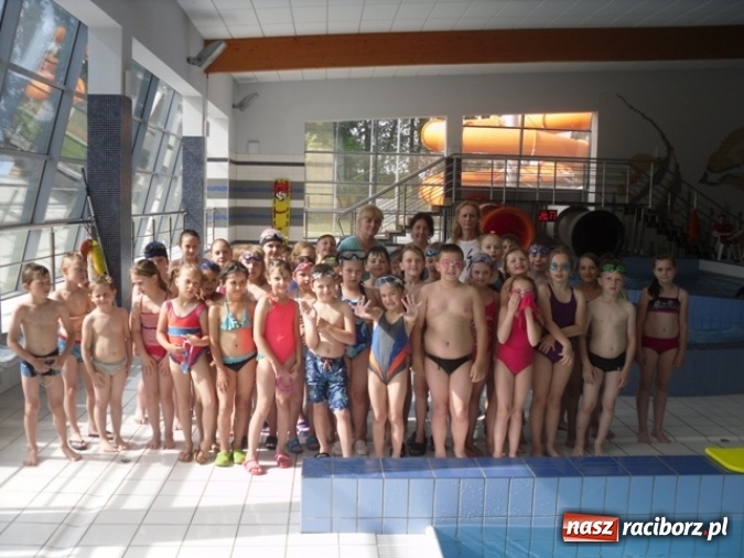 Zdjęcie w galerii na portalu naszraciborz.pl: Już pływam! Nauka pływania dla uczniów szkoły w Kuźni Raciborskiej  wiadomości z regionu