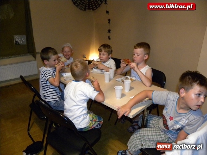 Zdjęcie w galerii na portalu naszraciborz.pl: Nocka Duchów w bibliotece  wiadomości z regionu