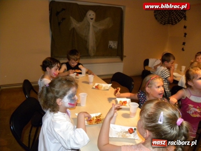 Zdjęcie w galerii na portalu naszraciborz.pl: Nocka Duchów w bibliotece  wiadomości z regionu