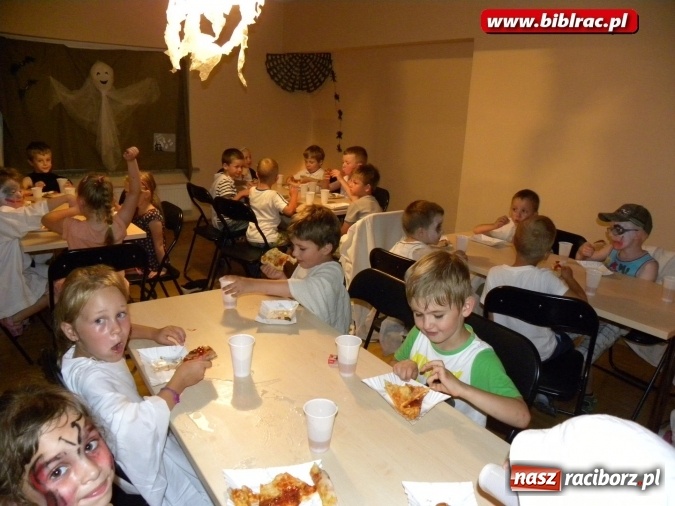 Zdjęcie w galerii na portalu naszraciborz.pl: Nocka Duchów w bibliotece  wiadomości z regionu