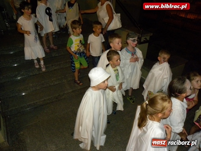 Zdjęcie w galerii na portalu naszraciborz.pl: Nocka Duchów w bibliotece  wiadomości z regionu