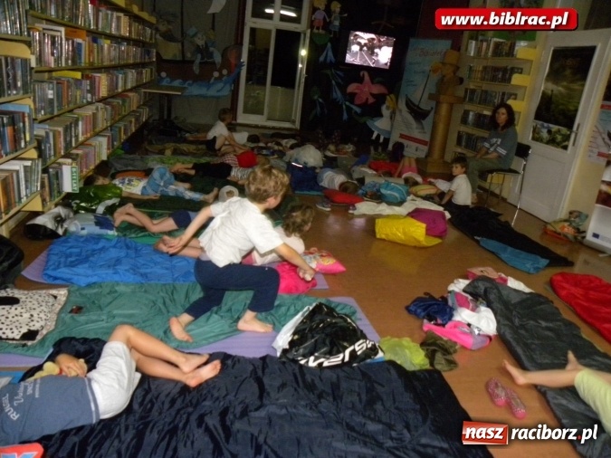 Zdjęcie w galerii na portalu naszraciborz.pl: Nocka Duchów w bibliotece  wiadomości z regionu