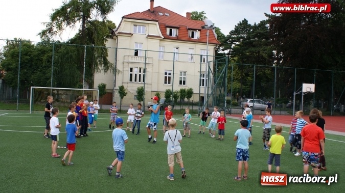 Zdjęcie w galerii na portalu naszraciborz.pl: Pierwszy gwizdek na Lecie z biblioteką  wiadomości z regionu