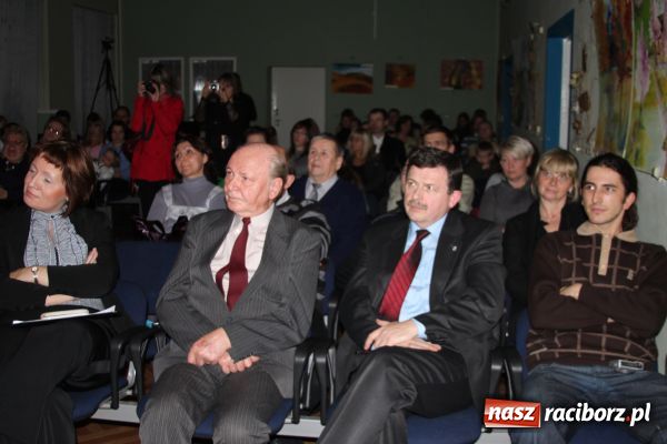 Zdjęcie w galerii na portalu naszraciborz.pl: Barwna jesień w MDK wiadomości z regionu