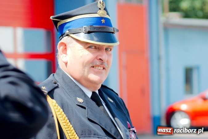 Zdjęcie w galerii na portalu naszraciborz.pl: Komendant Jan Krolik przeszedł na emeryturę wiadomości z regionu