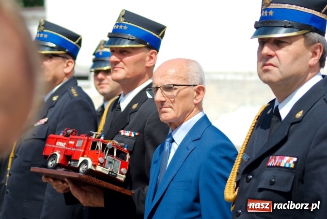 Zdjęcie w galerii na portalu naszraciborz.pl: Komendant Jan Krolik przeszedł na emeryturę wiadomości z regionu