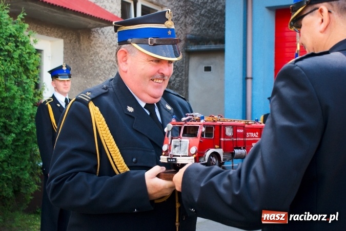 Zdjęcie w galerii na portalu naszraciborz.pl: Komendant Jan Krolik przeszedł na emeryturę wiadomości z regionu