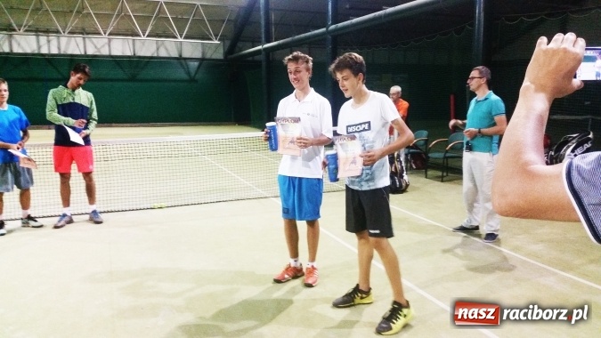 Zdjęcie w galerii na portalu naszraciborz.pl: Raciborzanin Piotr Raczek Mistrzem Śląska Kadetów w tenisie ziemnym w grze podwójnej chłopców do lat 16  wiadomości z regionu