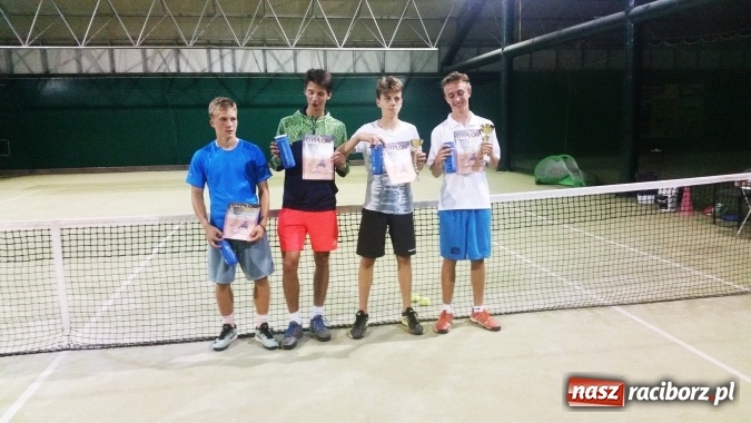 Zdjęcie w galerii na portalu naszraciborz.pl: Raciborzanin Piotr Raczek Mistrzem Śląska Kadetów w tenisie ziemnym w grze podwójnej chłopców do lat 16  wiadomości z regionu