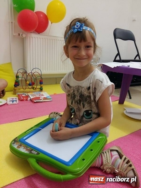 Zdjęcie w galerii na portalu naszraciborz.pl: Bazarek ubrań i zabawek oraz animacje dla najmłodszych z Fiku-Miku  wiadomości z regionu