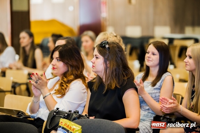 Zdjęcie w galerii na portalu naszraciborz.pl: Zakończenie Roku Akademickiego w Instytucie Studi&oacute;w Edukacyjnych i Sztuki wiadomości z regionu