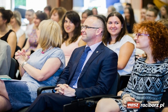 Zdjęcie w galerii na portalu naszraciborz.pl: Zakończenie Roku Akademickiego w Instytucie Studi&oacute;w Edukacyjnych i Sztuki wiadomości z regionu
