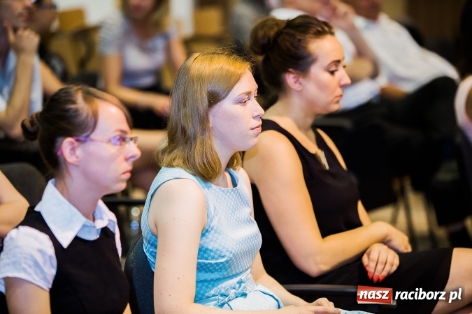Zdjęcie w galerii na portalu naszraciborz.pl: Zakończenie Roku Akademickiego w Instytucie Studi&oacute;w Edukacyjnych i Sztuki wiadomości z regionu