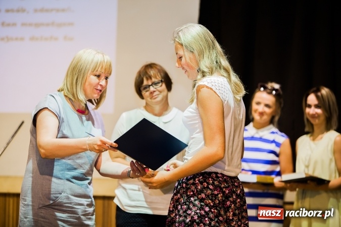 Zdjęcie w galerii na portalu naszraciborz.pl: Zakończenie Roku Akademickiego w Instytucie Studi&oacute;w Edukacyjnych i Sztuki wiadomości z regionu