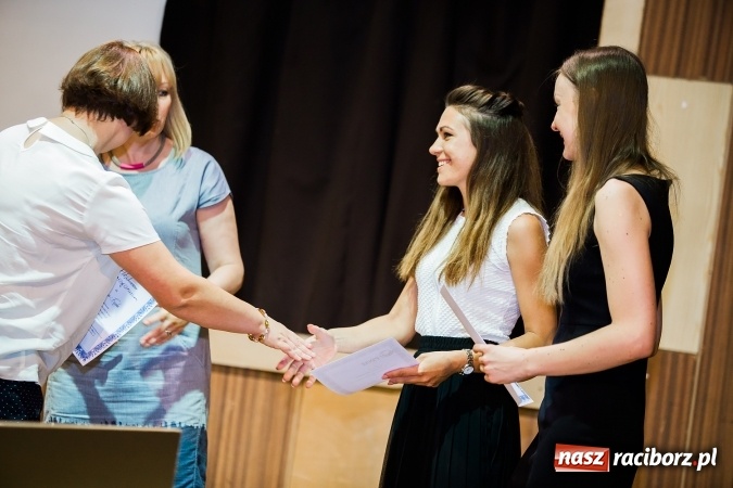 Zdjęcie w galerii na portalu naszraciborz.pl: Zakończenie Roku Akademickiego w Instytucie Studi&oacute;w Edukacyjnych i Sztuki wiadomości z regionu