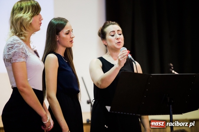 Zdjęcie w galerii na portalu naszraciborz.pl: Zakończenie Roku Akademickiego w Instytucie Studi&oacute;w Edukacyjnych i Sztuki wiadomości z regionu