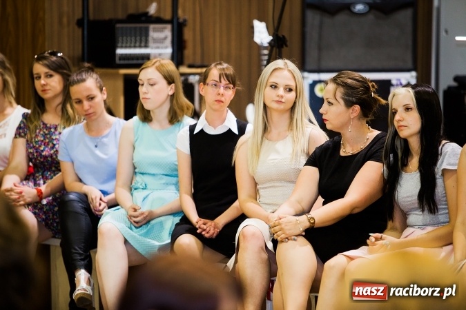 Zdjęcie w galerii na portalu naszraciborz.pl: Zakończenie Roku Akademickiego w Instytucie Studi&oacute;w Edukacyjnych i Sztuki wiadomości z regionu