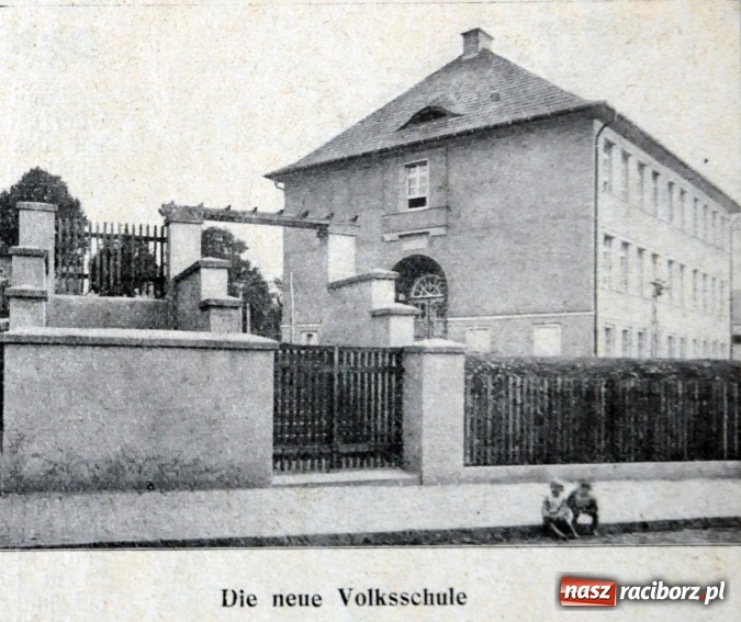 Zdjęcie w galerii na portalu naszraciborz.pl: W Krzanowicach robotnicy natrafili dziś na skarb. Zobacz, co znaleziono! wiadomości z regionu