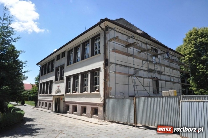 Zdjęcie w galerii na portalu naszraciborz.pl: W Krzanowicach robotnicy natrafili dziś na skarb. Zobacz, co znaleziono! wiadomości z regionu