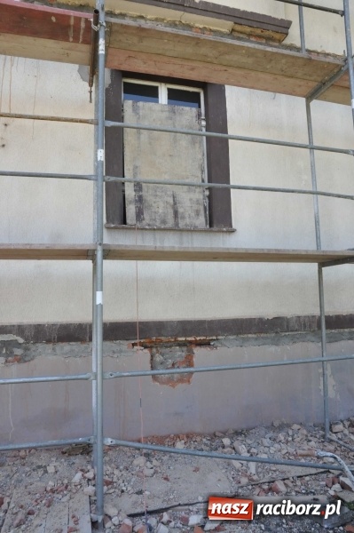 Zdjęcie w galerii na portalu naszraciborz.pl: W Krzanowicach robotnicy natrafili dziś na skarb. Zobacz, co znaleziono! wiadomości z regionu