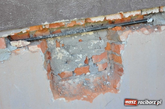 Zdjęcie w galerii na portalu naszraciborz.pl: W Krzanowicach robotnicy natrafili dziś na skarb. Zobacz, co znaleziono! wiadomości z regionu