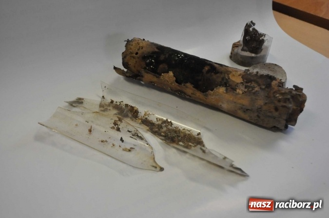 Zdjęcie w galerii na portalu naszraciborz.pl: W Krzanowicach robotnicy natrafili dziś na skarb. Zobacz, co znaleziono! wiadomości z regionu