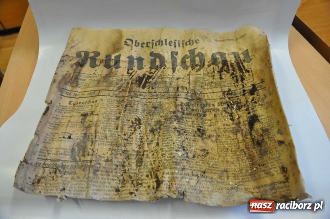 Zdjęcie w galerii na portalu naszraciborz.pl: W Krzanowicach robotnicy natrafili dziś na skarb. Zobacz, co znaleziono! wiadomości z regionu