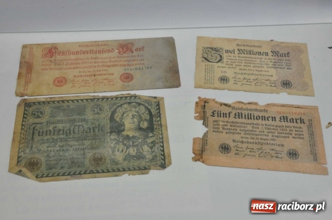 Zdjęcie w galerii na portalu naszraciborz.pl: W Krzanowicach robotnicy natrafili dziś na skarb. Zobacz, co znaleziono! wiadomości z regionu