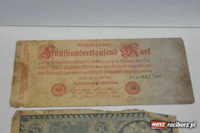 Zdjęcie w galerii na portalu naszraciborz.pl: W Krzanowicach robotnicy natrafili dziś na skarb. Zobacz, co znaleziono! wiadomości z regionu