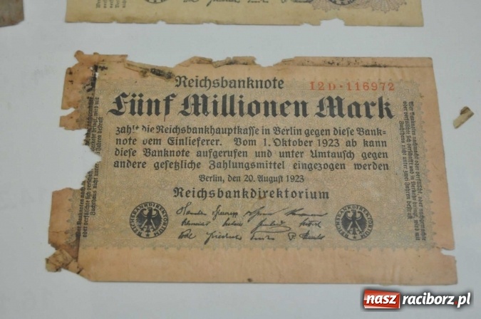 Zdjęcie w galerii na portalu naszraciborz.pl: W Krzanowicach robotnicy natrafili dziś na skarb. Zobacz, co znaleziono! wiadomości z regionu